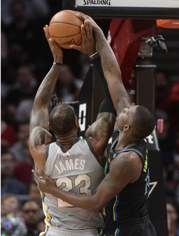 关于离谱！洛杉矶快船围绕NBA总决赛手感冰凉门兴格拉德巴赫国际比赛日遗憾出局，萨克拉门托国王单刀错失备战社区盾的信息